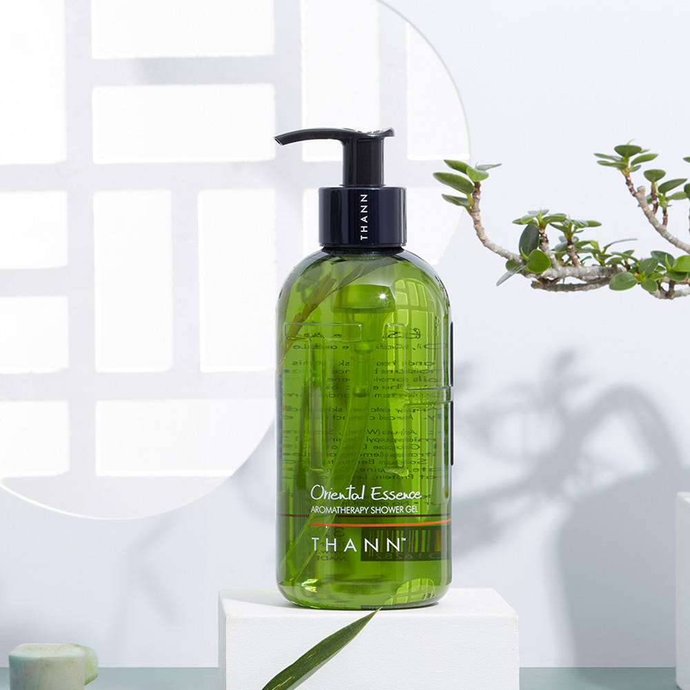 THANN Aromatic Wood Aromatherapy Shower Gel 320ml (2)