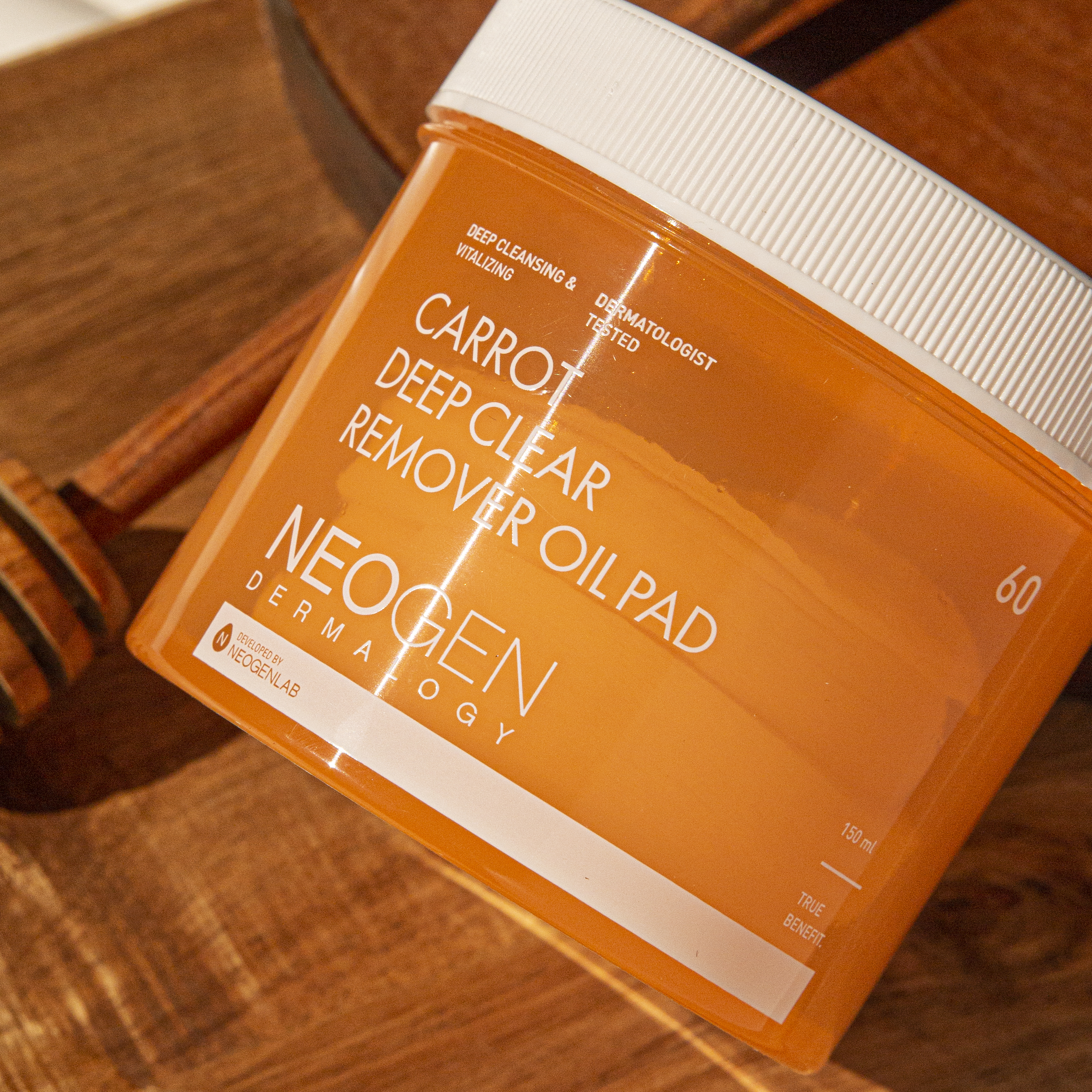 [SHUYA & TOYA Edition] Neogen Dermalogy Carrot Deep Clear Remover Oil Pad 60 Sheets (2)