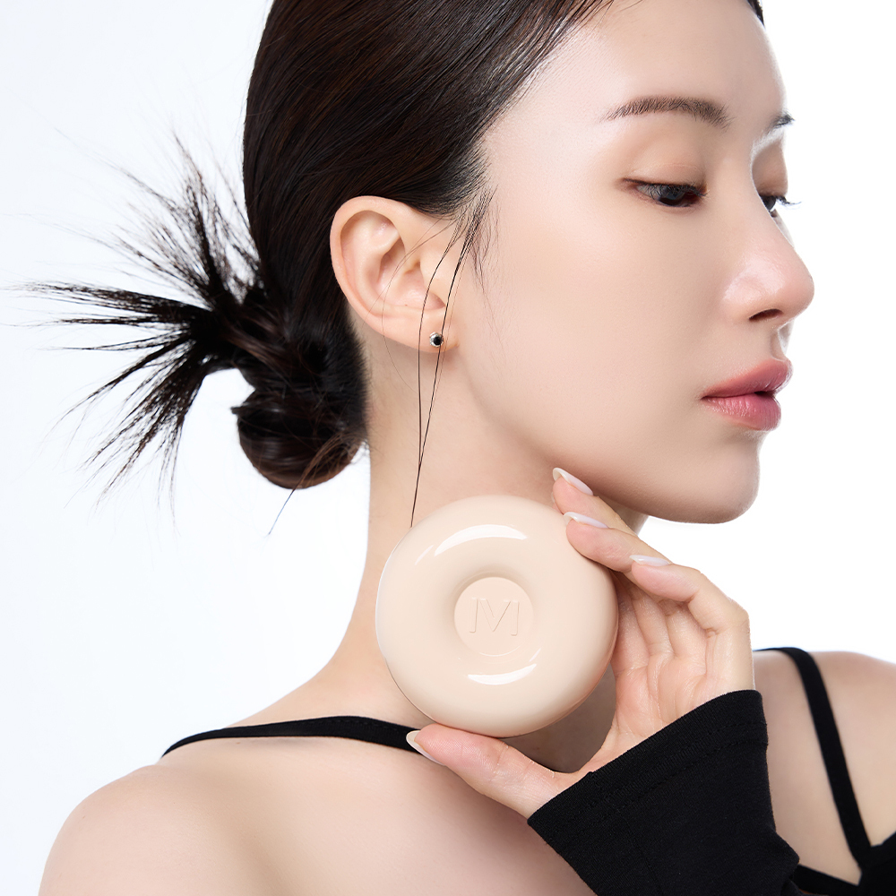 MADPEACH Velvet Matte Cushion